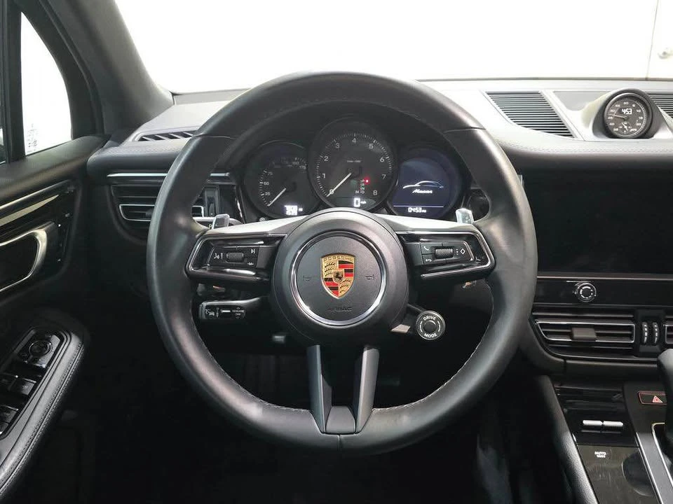 2024 Porsche Macan - Image 9 of 20