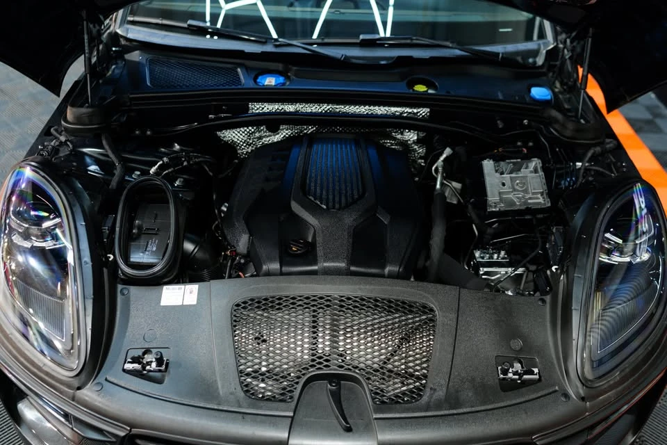 2024 Porsche Macan - Image 20 of 20