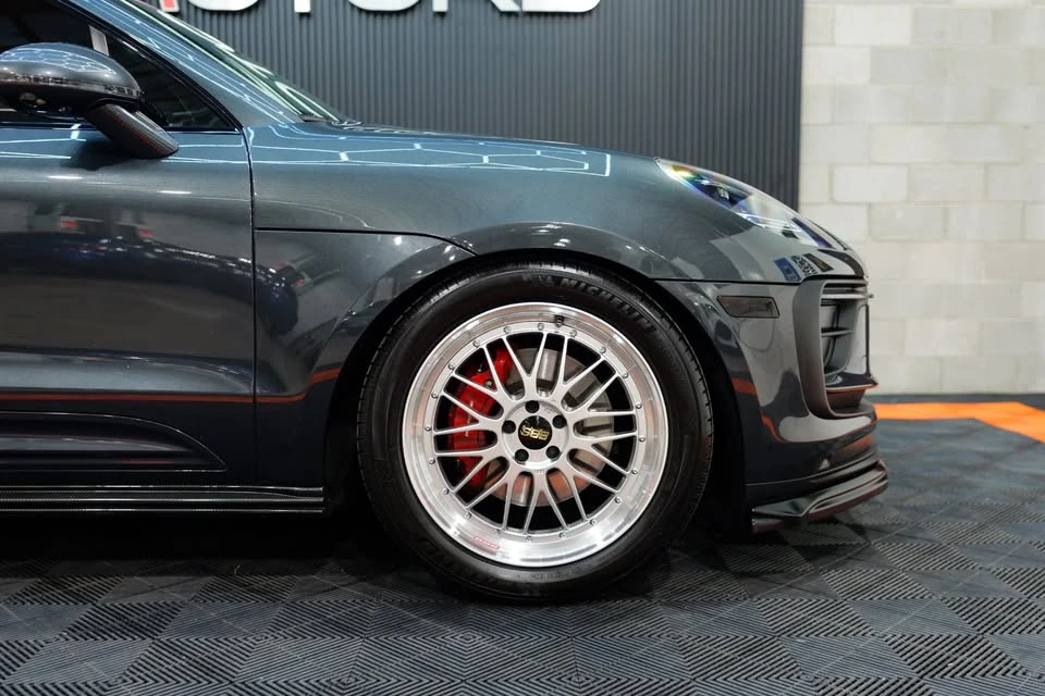 2024 Porsche Macan - Image 11 of 20