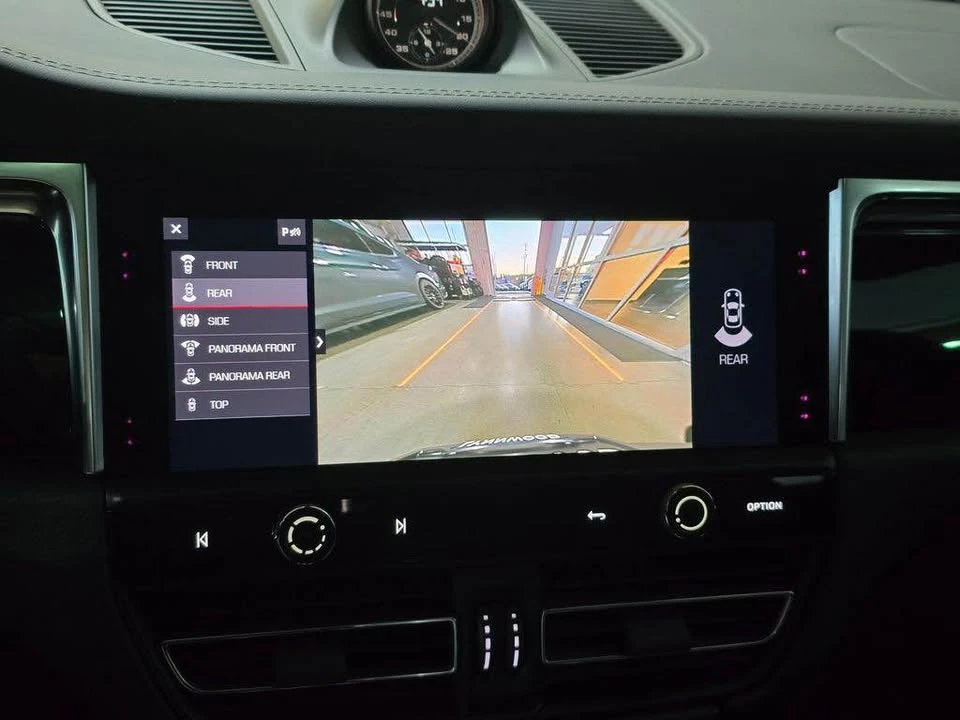 2024 Porsche Macan - Image 11 of 20