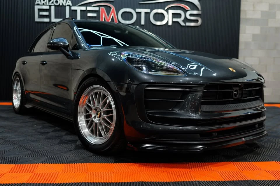 2024 Porsche Macan - Image 2 of 20