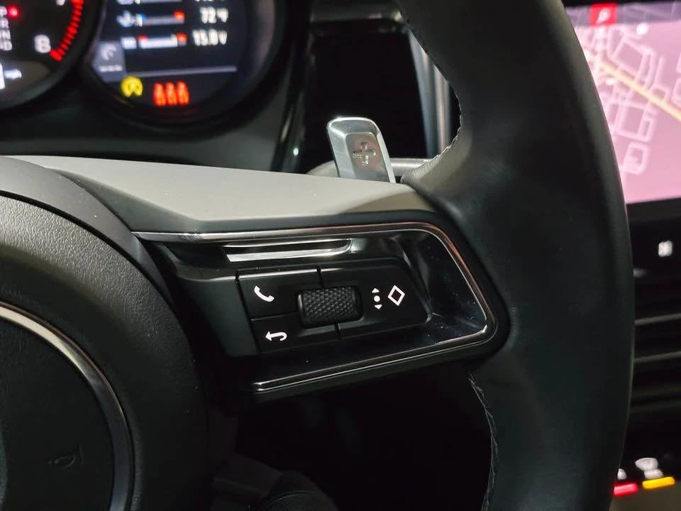 2024 Porsche Macan - Image 16 of 20