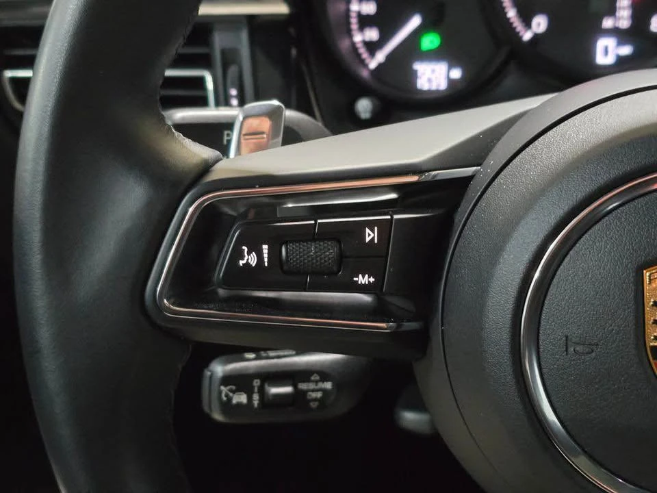 2024 Porsche Macan - Image 18 of 20