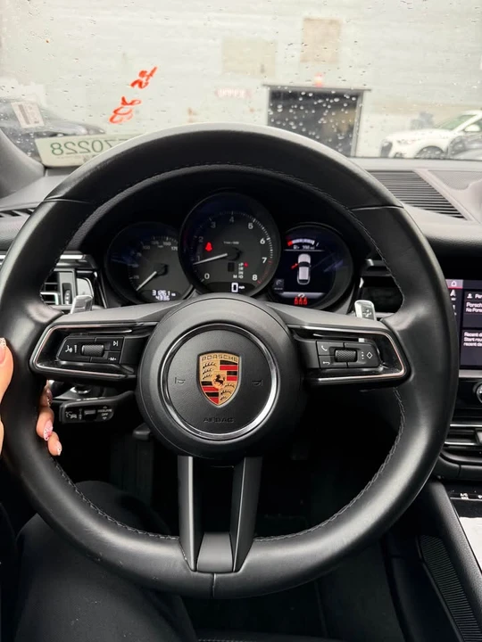 2024 Porsche Macan - Image 11 of 11