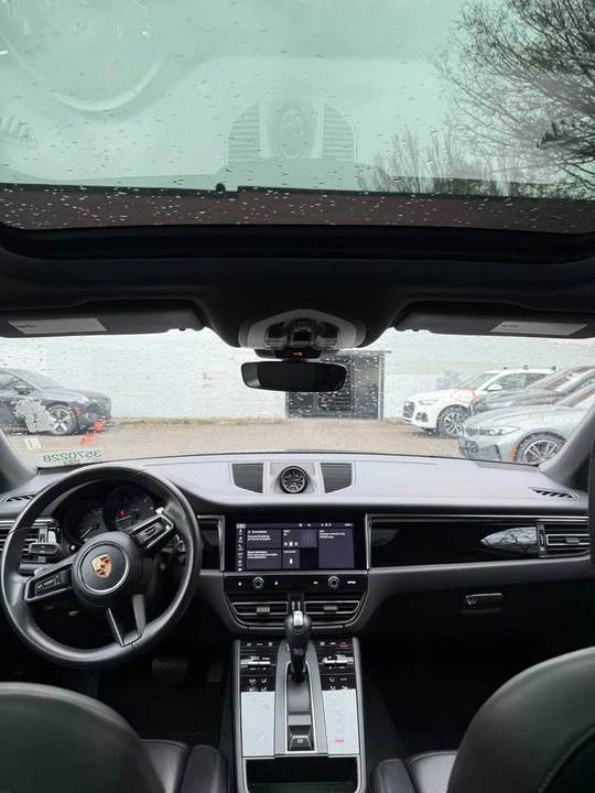 2024 Porsche Macan - Image 9 of 11