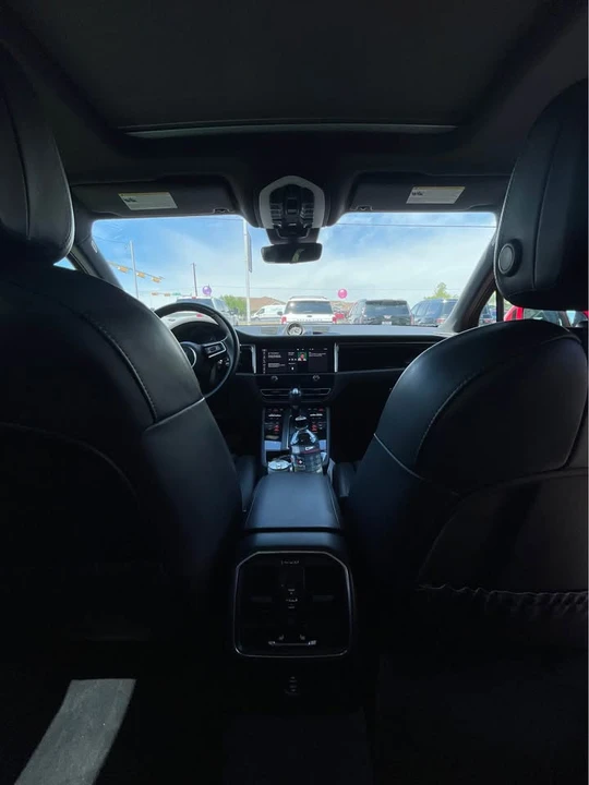 2024 Porsche Macan - Image 7 of 10