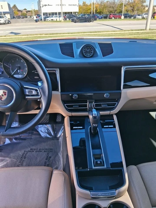 2024 Porsche Macan T - Image 4 of 9