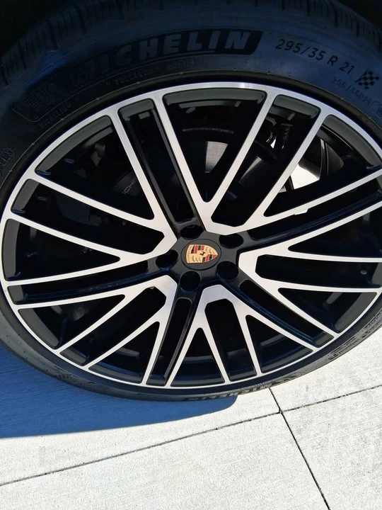 2024 Porsche Macan T - Image 3 of 9