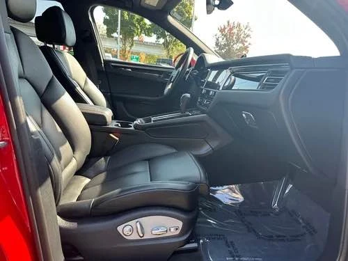 2024 Porsche Macan T - Image 5 of 12