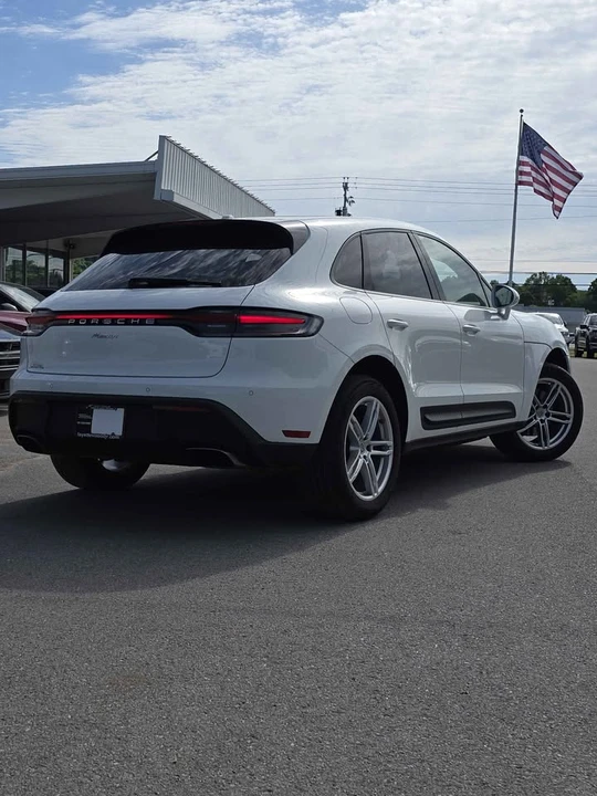 2024 Porsche Macan T - Image 6 of 8