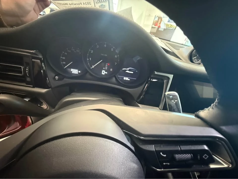 2024 Porsche Macan T - Image 12 of 13