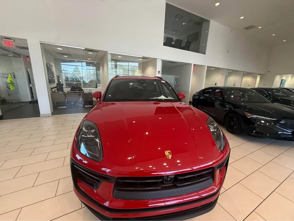 2024 Porsche Macan T - Image 4 of 13