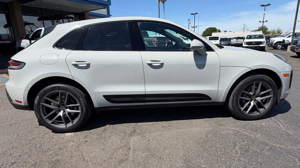 2024 Porsche Macan T - Image 10 of 20