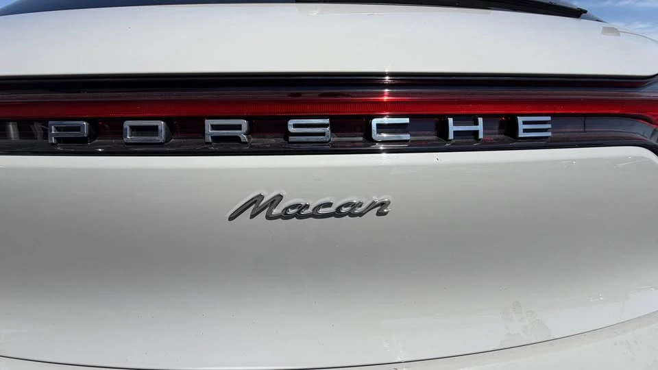 2024 Porsche Macan T - Image 16 of 20