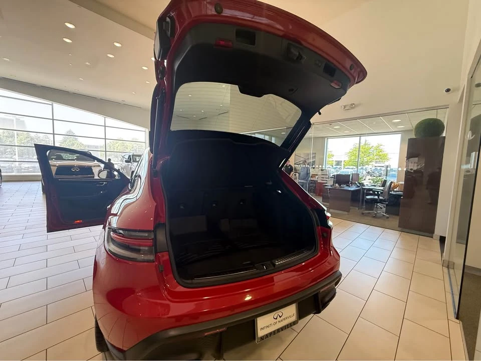 2024 Porsche Macan T - Image 7 of 13