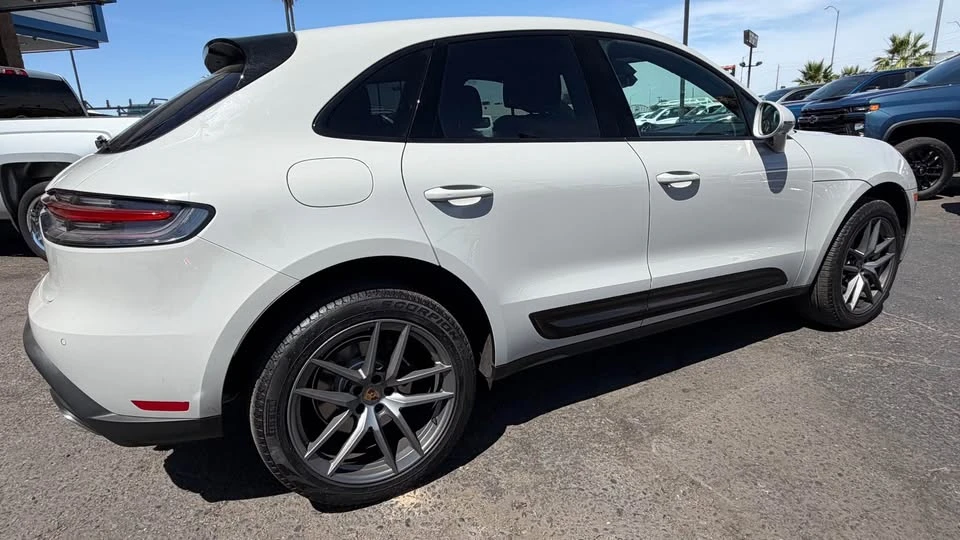 2024 Porsche Macan T - Image 9 of 20