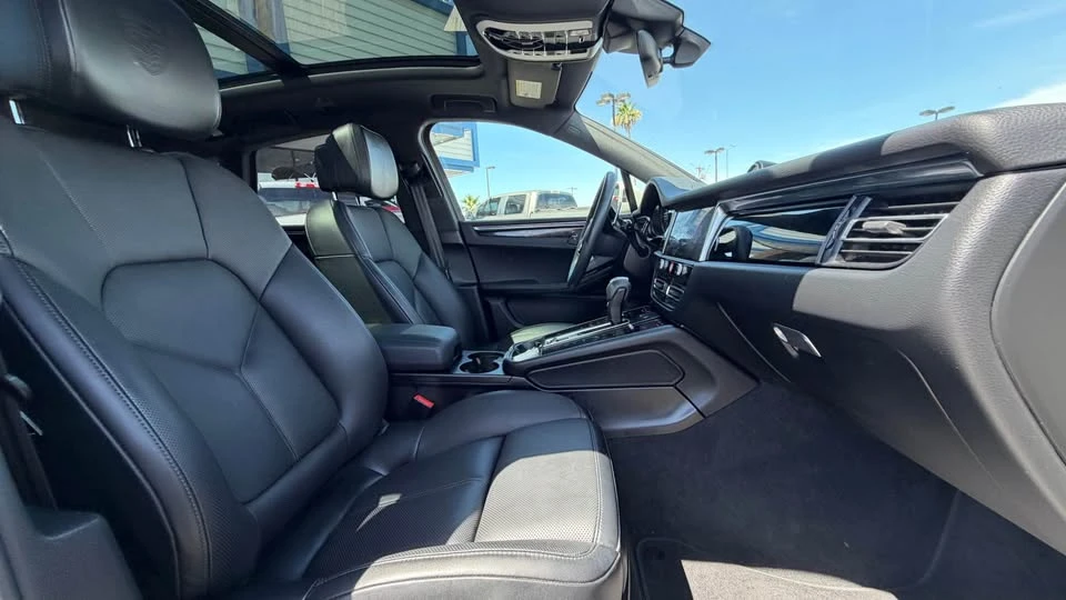 2024 Porsche Macan T - Image 18 of 20