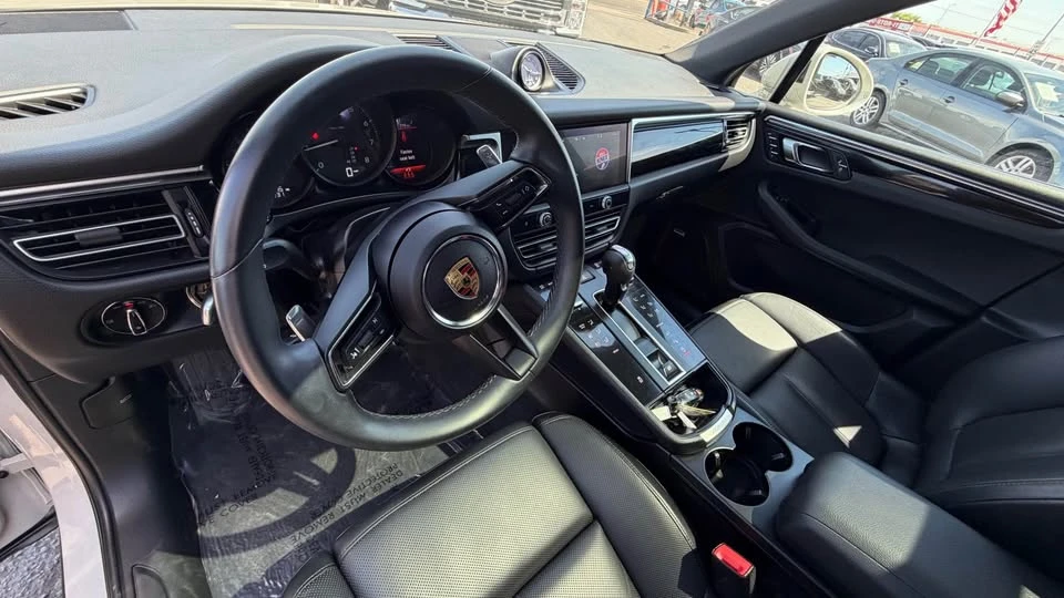 2024 Porsche Macan T - Image 14 of 20