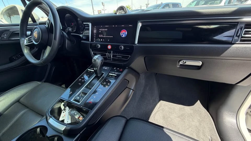 2024 Porsche Macan T - Image 19 of 20