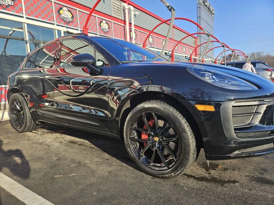 2024 Porsche Macan T - Image 12 of 13