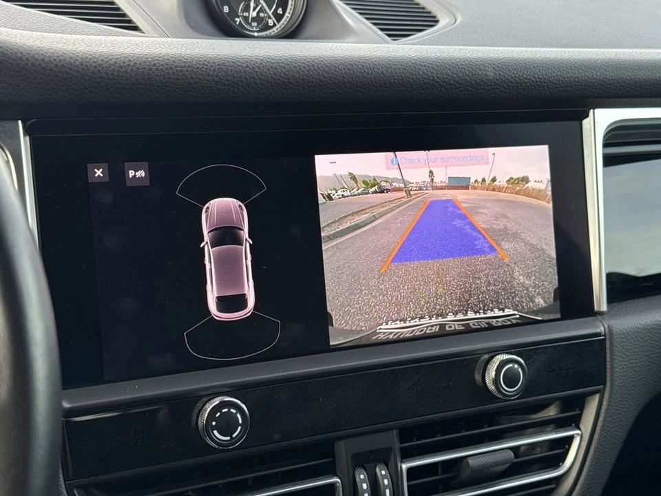 2024 Porsche Macan - Image 16 of 16