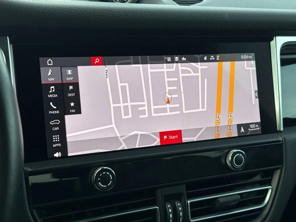 2024 Porsche Macan - Image 15 of 16