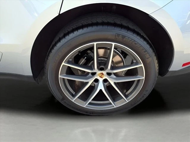 2024 Porsche Macan - Image 8 of 20