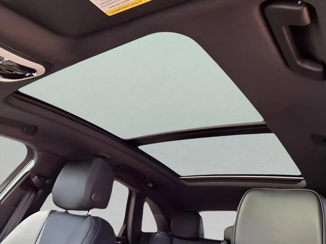 2024 Porsche Macan - Image 10 of 20