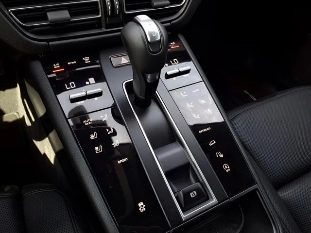 2024 Porsche Macan - Image 13 of 20