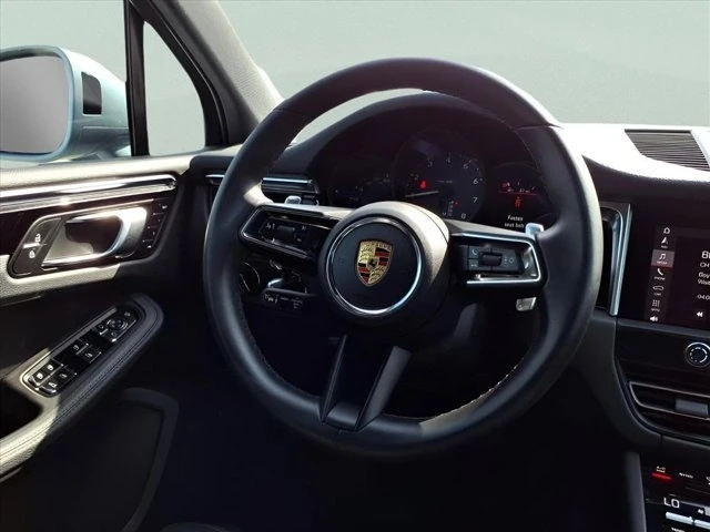 2024 Porsche Macan - Image 18 of 20