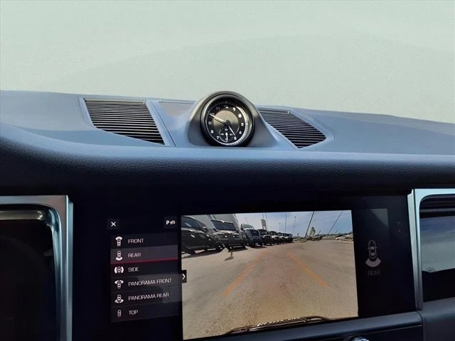 2024 Porsche Macan - Image 11 of 20