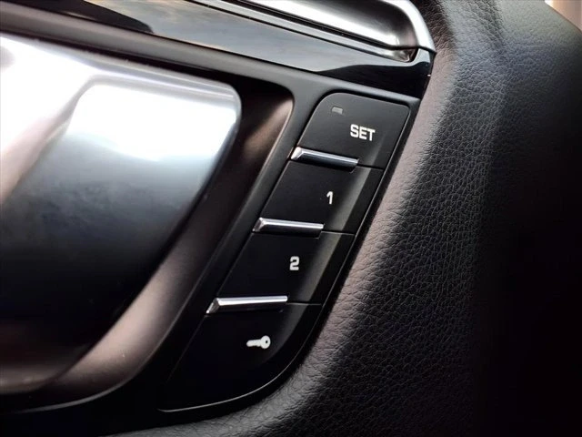 2024 Porsche Macan - Image 15 of 20