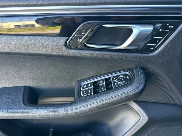 2024 Porsche Macan - Image 9 of 19