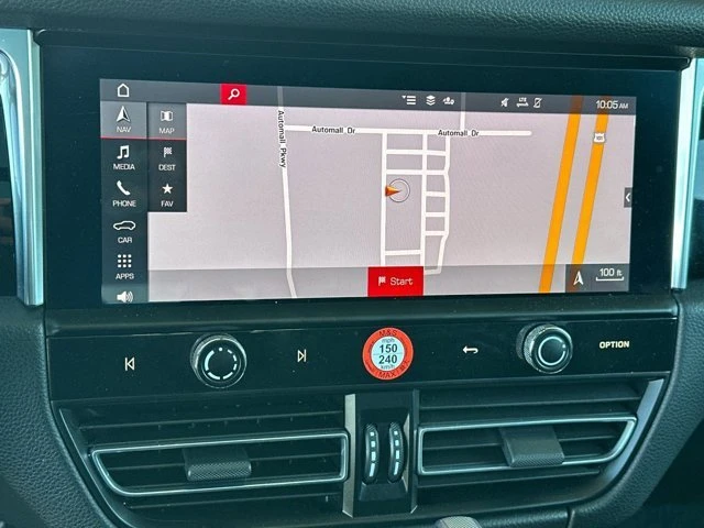 2024 Porsche Macan - Image 17 of 19