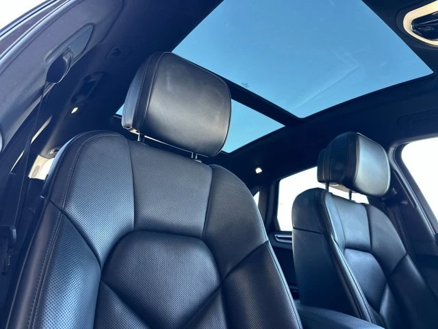 2024 Porsche Macan - Image 15 of 19