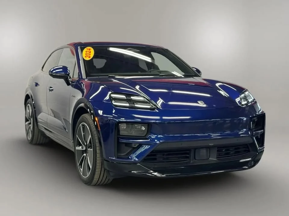 2024 Porsche Macan Electric - Image 12 of 20