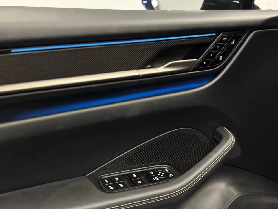 2024 Porsche Macan Electric - Image 17 of 20