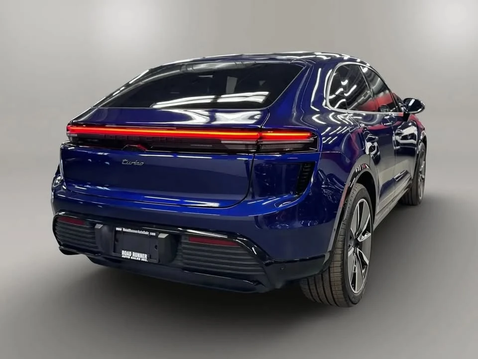 2024 Porsche Macan Electric - Image 9 of 20