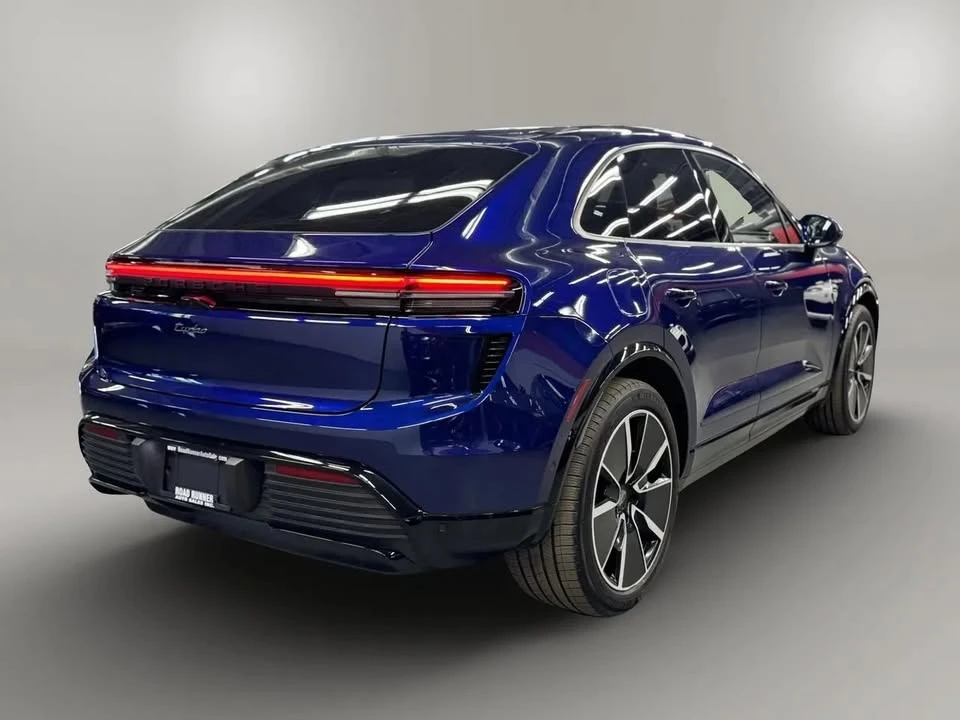 2024 Porsche Macan Electric - Image 8 of 20