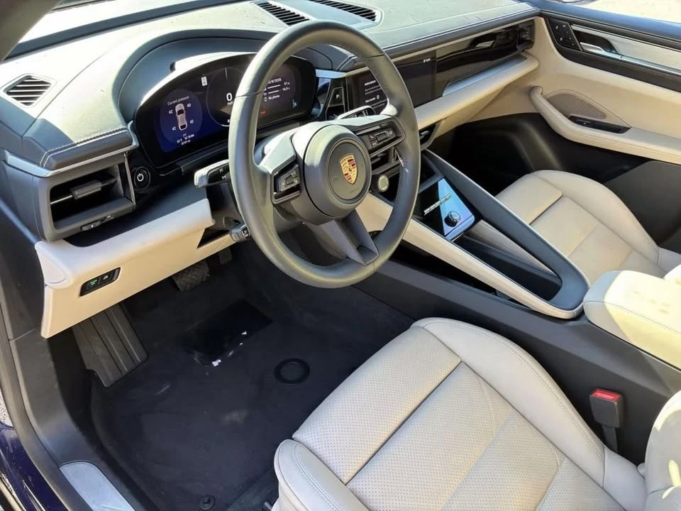 2024 Porsche Macan Electric - Image 8 of 16