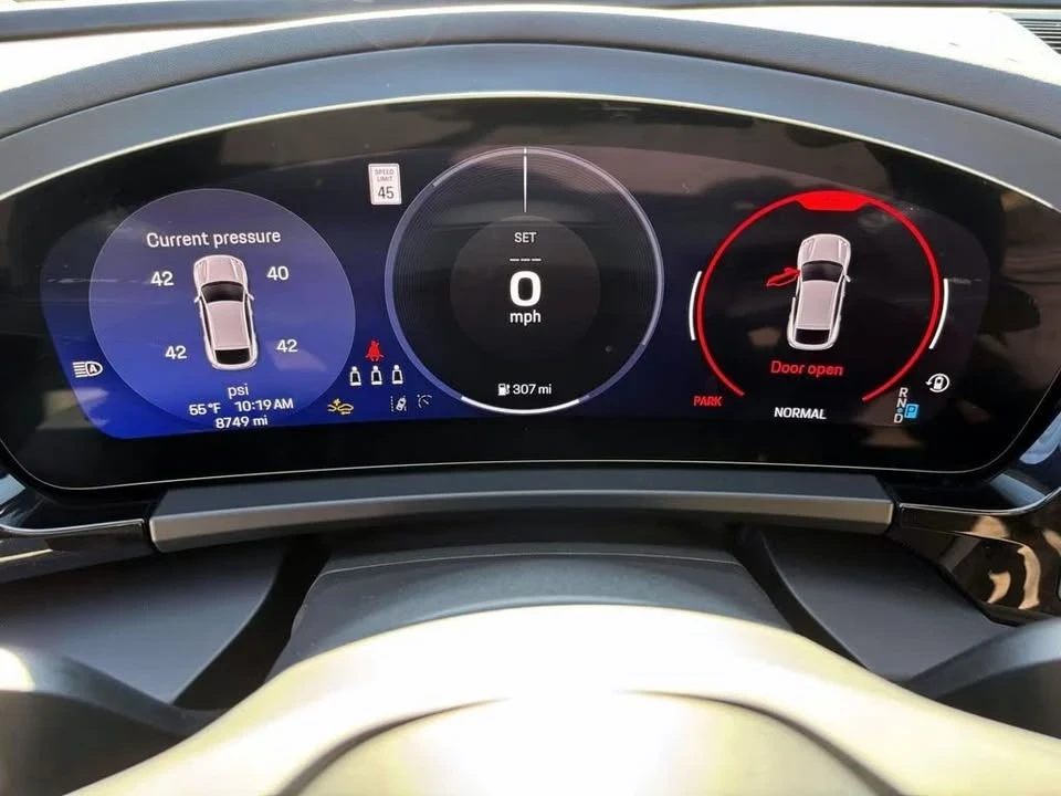 2024 Porsche Macan Electric - Image 10 of 16