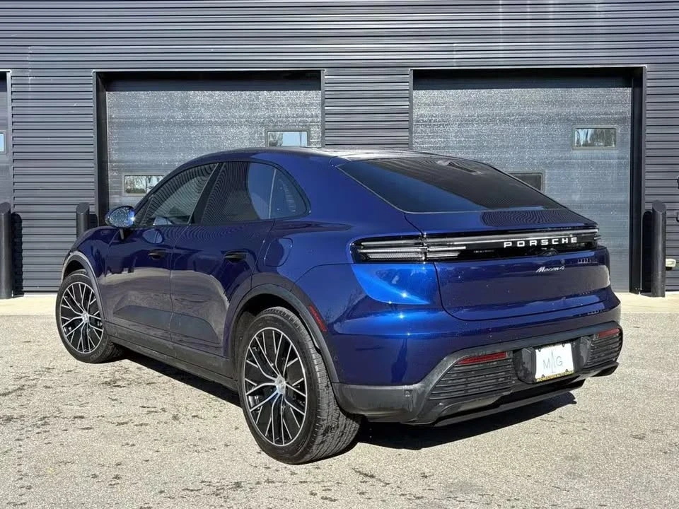 2024 Porsche Macan Electric - Image 5 of 16