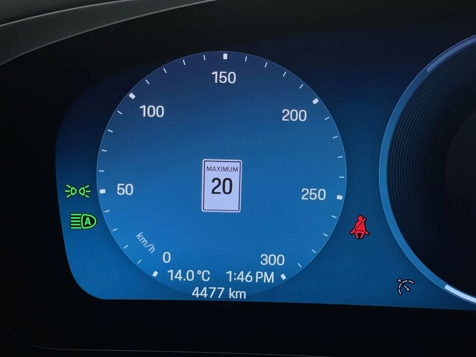 2024 Porsche Macan Electric - Image 14 of 20