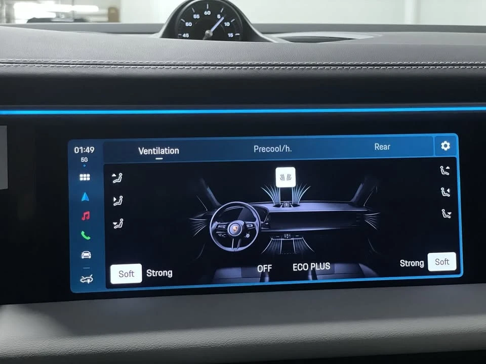 2024 Porsche Macan Electric - Image 18 of 20
