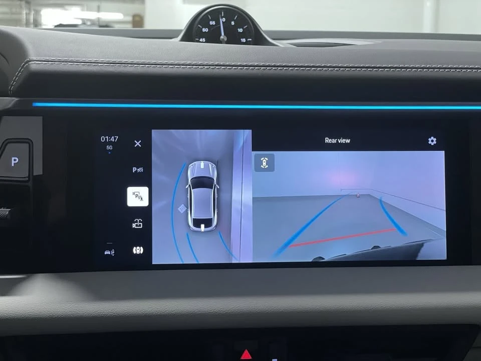 2024 Porsche Macan Electric - Image 16 of 20