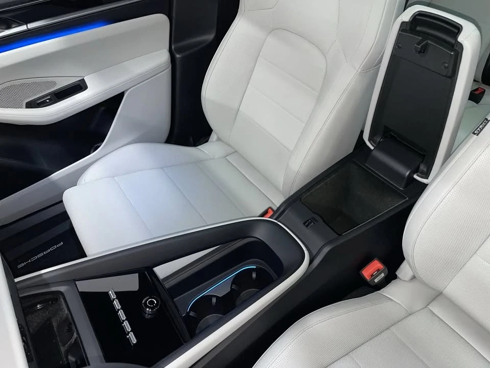 2024 Porsche Macan Electric - Image 20 of 20