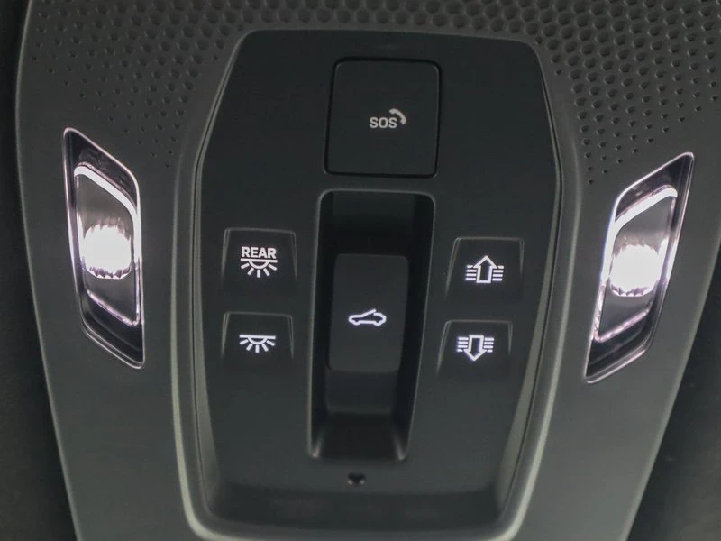 2024 Porsche Macan Electric - Image 12 of 20