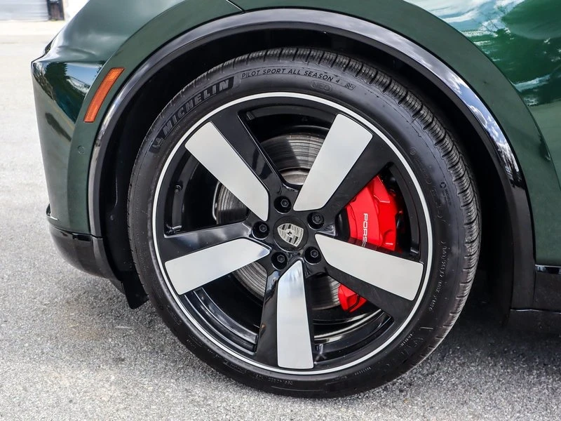 2024 Porsche Macan Electric - Image 15 of 20