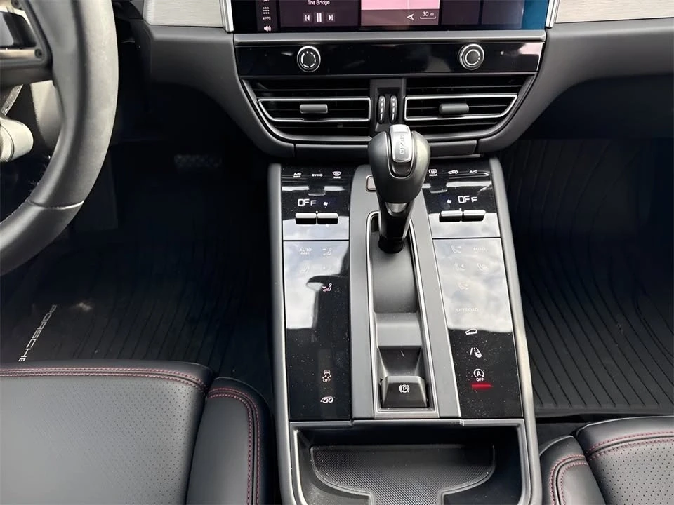 2024 Porsche Macan GTS - Image 14 of 18