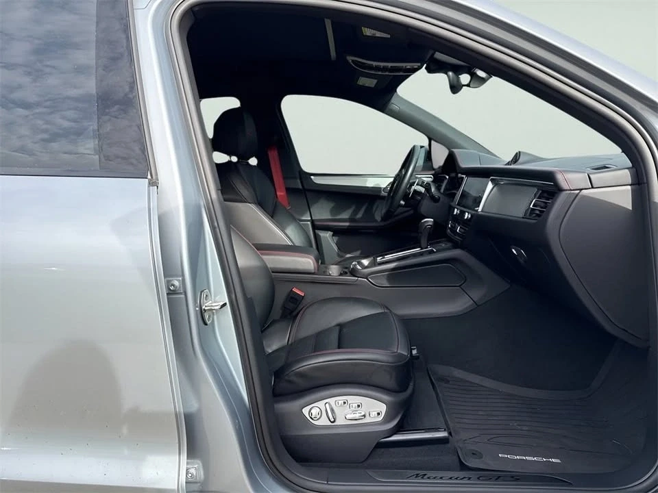 2024 Porsche Macan GTS - Image 9 of 18